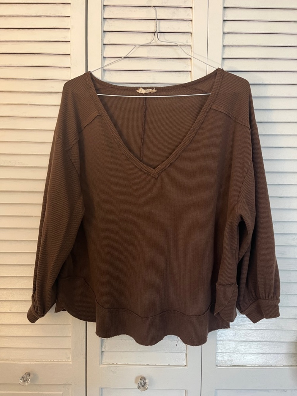 Relaxed V-Neck Thermal Top - Brown